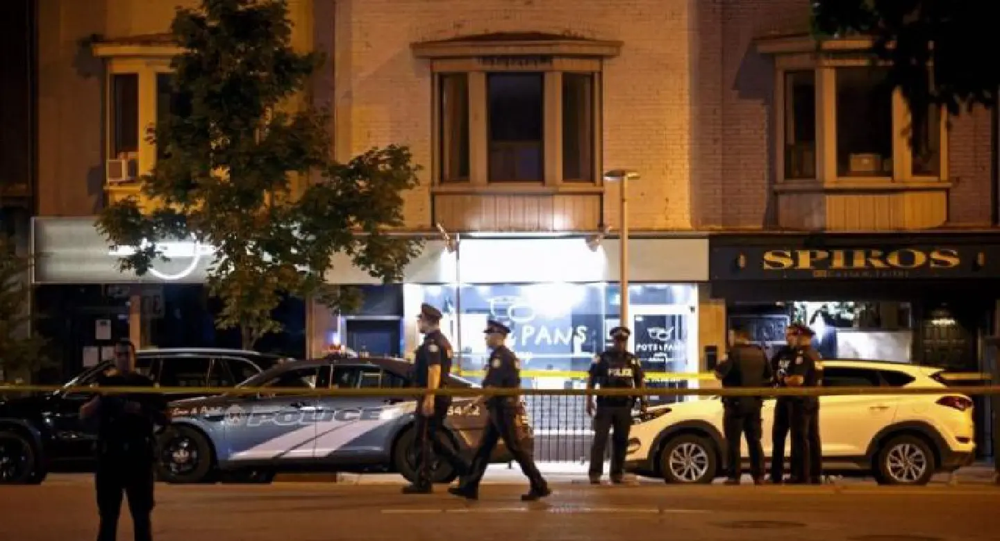Urgent : Toronto shooting leaves 2 dead including gunman, 13 hurt Urgent : Toronto shooting leaves 2 dead including gunman, 13 hurt