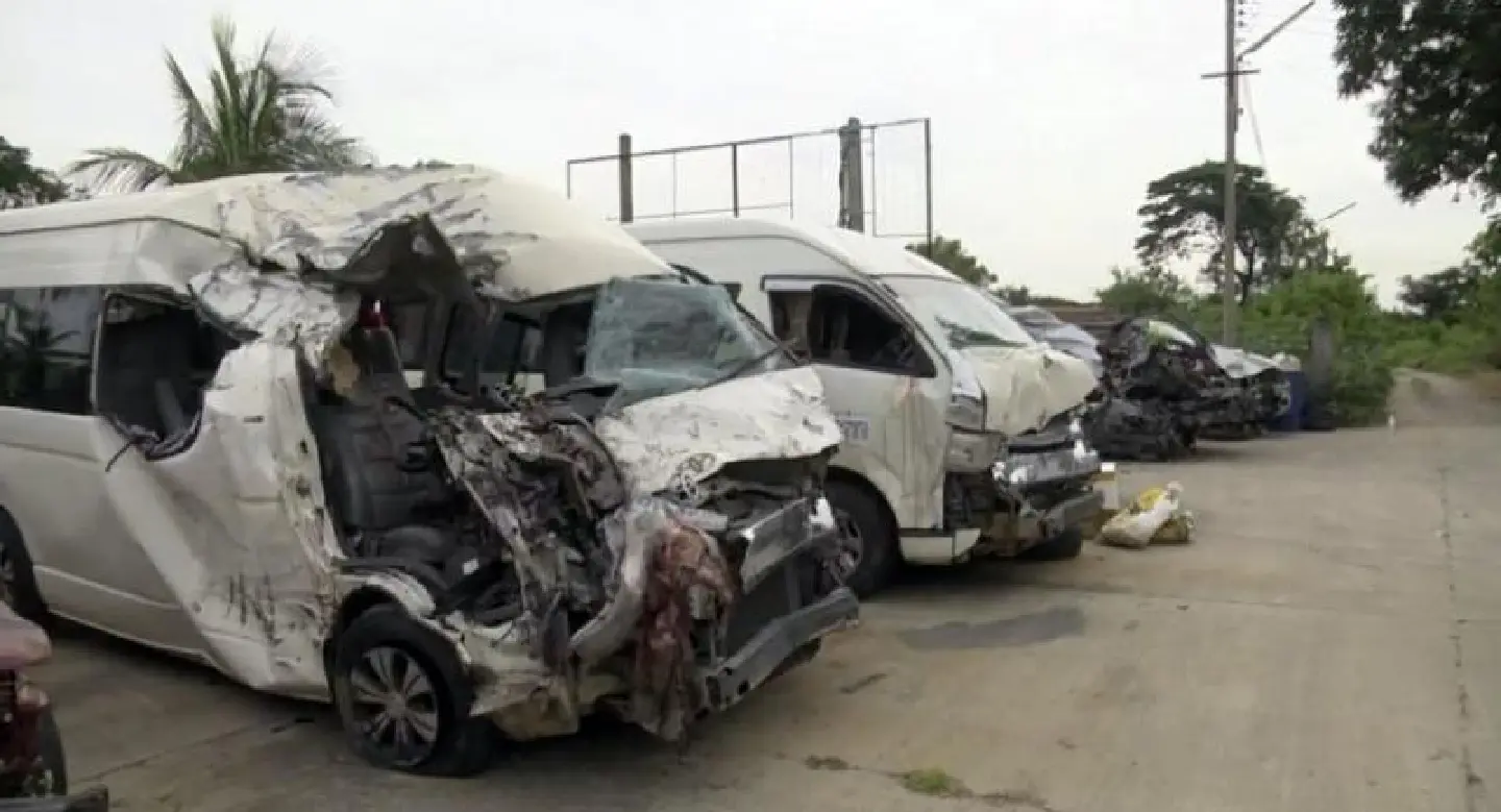 Six killed, 13 injured in five-vehicle pileup in Korat Six killed, 13 injured in five-vehicle pileup in Korat