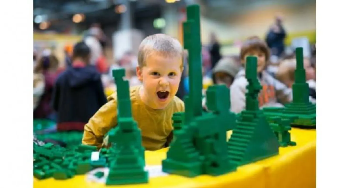 Bricking it up with Lego Bricking it up with Lego