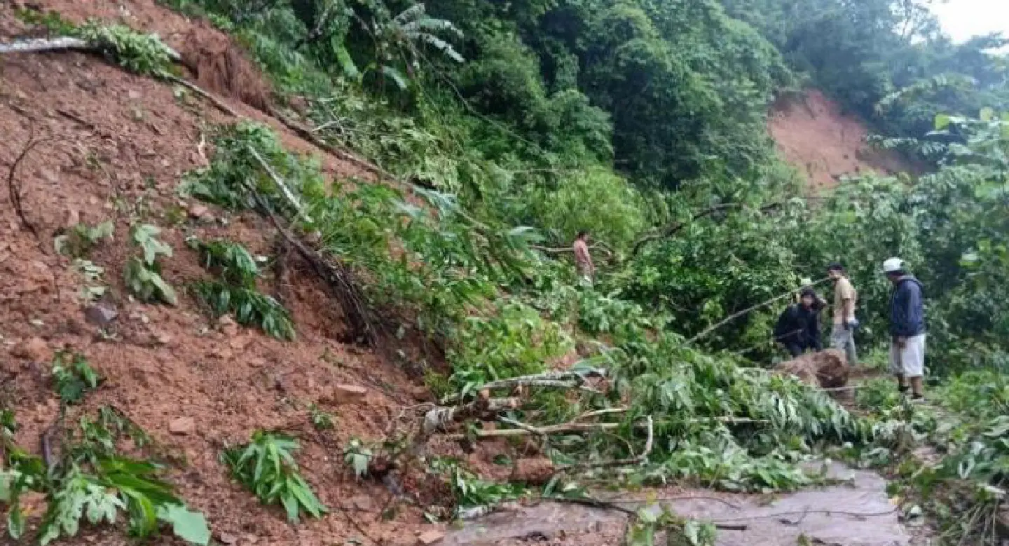 Villagers stranded as floods, landslides block access road Villagers stranded as floods, landslides block access road