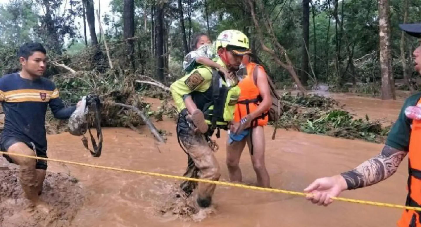Baby saved from Laos dam disaster by Thai cave rescue volunteers Baby saved from Laos dam disaster by Thai cave rescue volunteers
