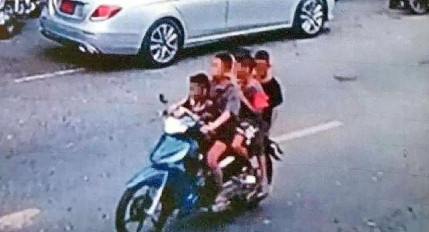 Children steal Bangkok motorbike