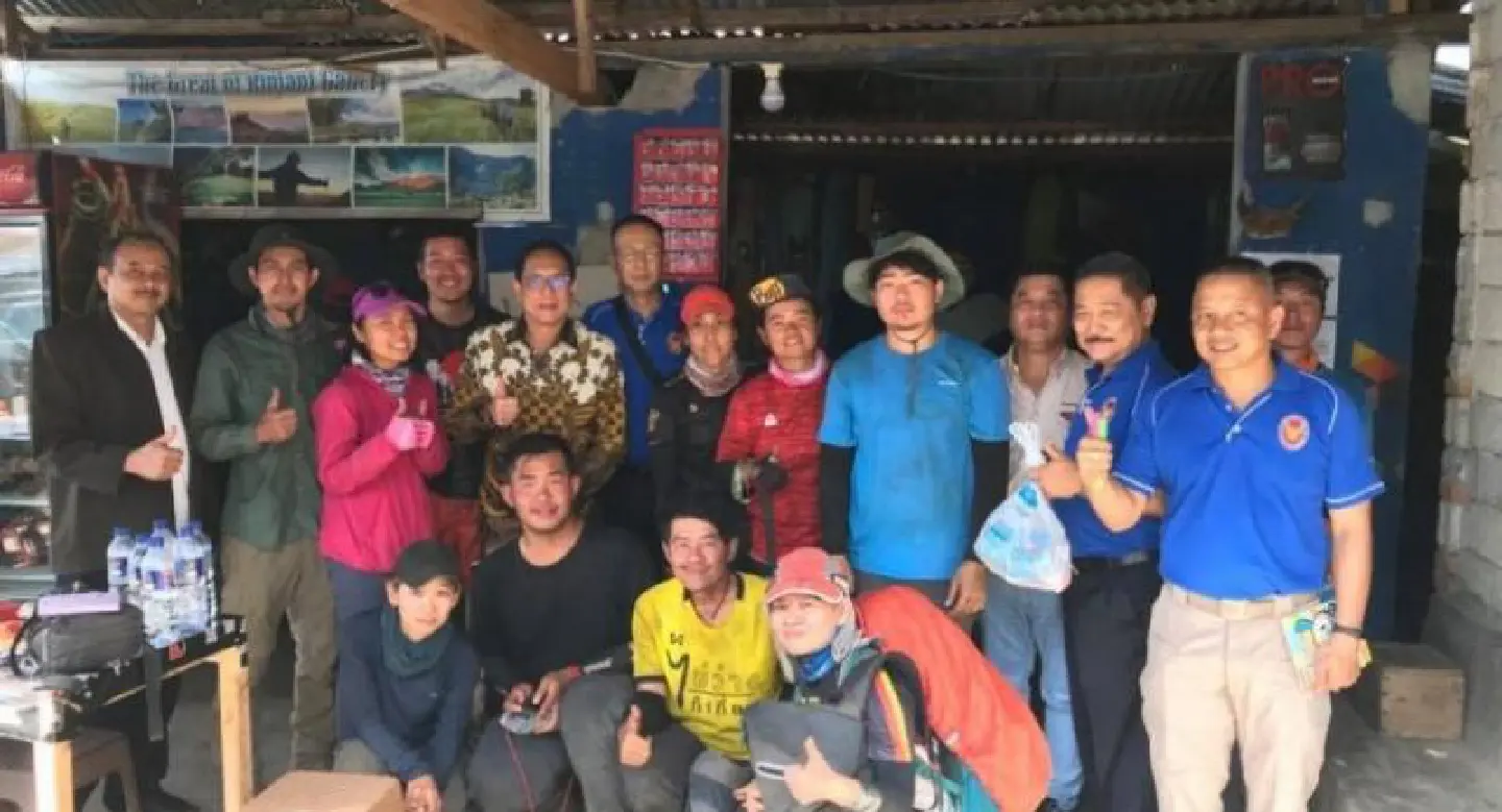 Most Thais rescued from Indonesian volcano after earthquake trauma Most Thais rescued from Indonesian volcano after earthquake trauma