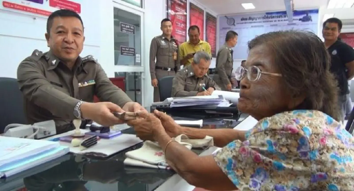 Rayong granny gets back Bt117,000 in  dumped termite-damaged banknotes