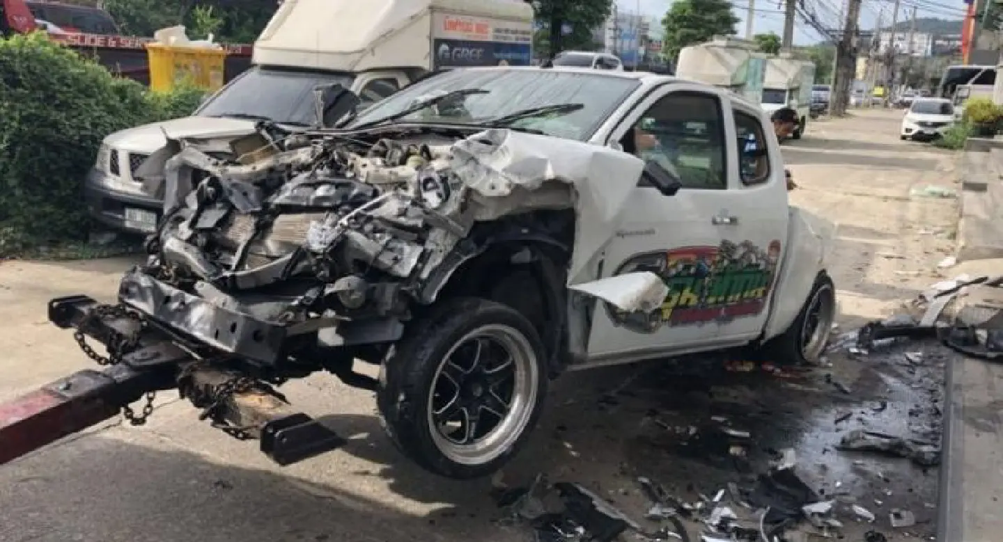 Four escape serious injury in Phuket crash Four escape serious injury in Phuket crash