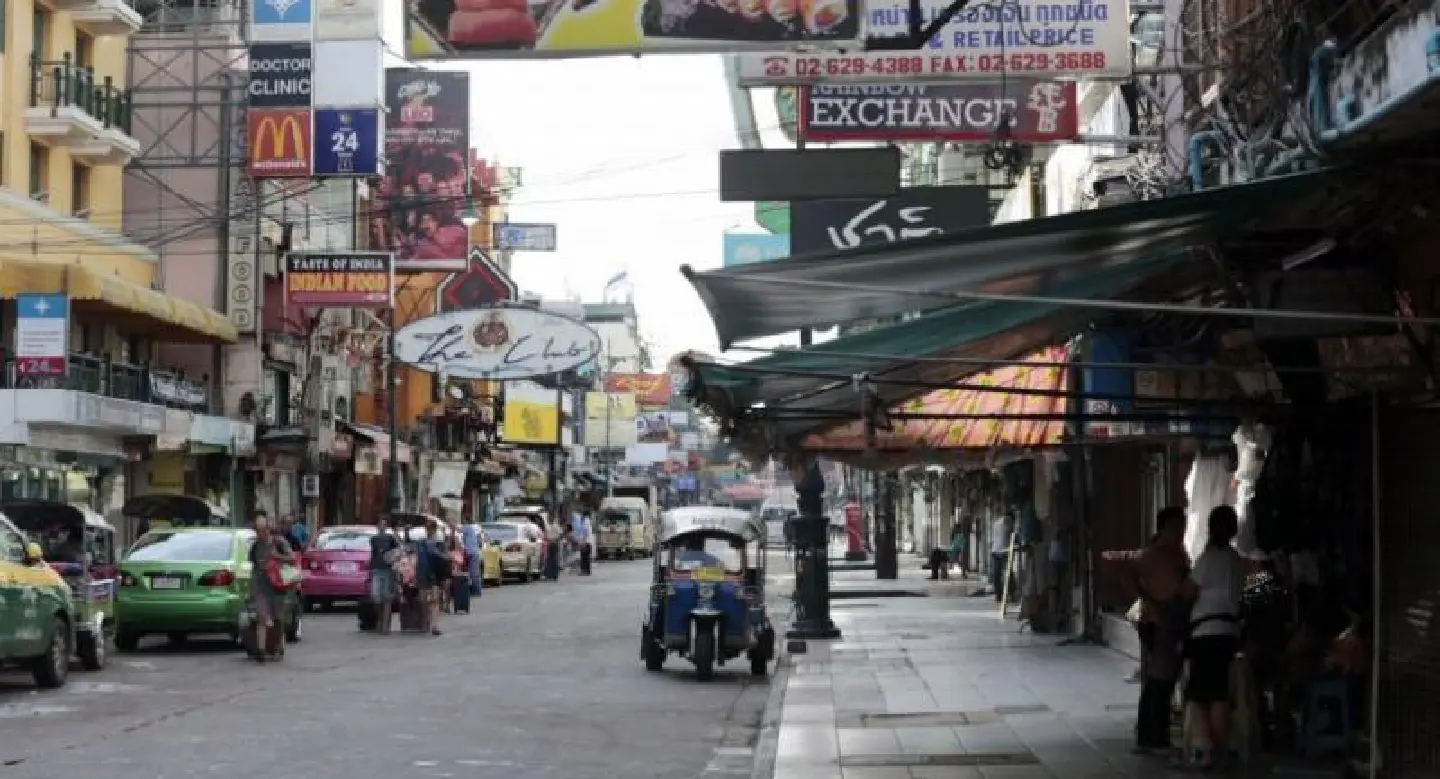 Khaosan Road vendors back down on threat to defy pavement ban Khaosan Road vendors back down on threat to defy pavement ban