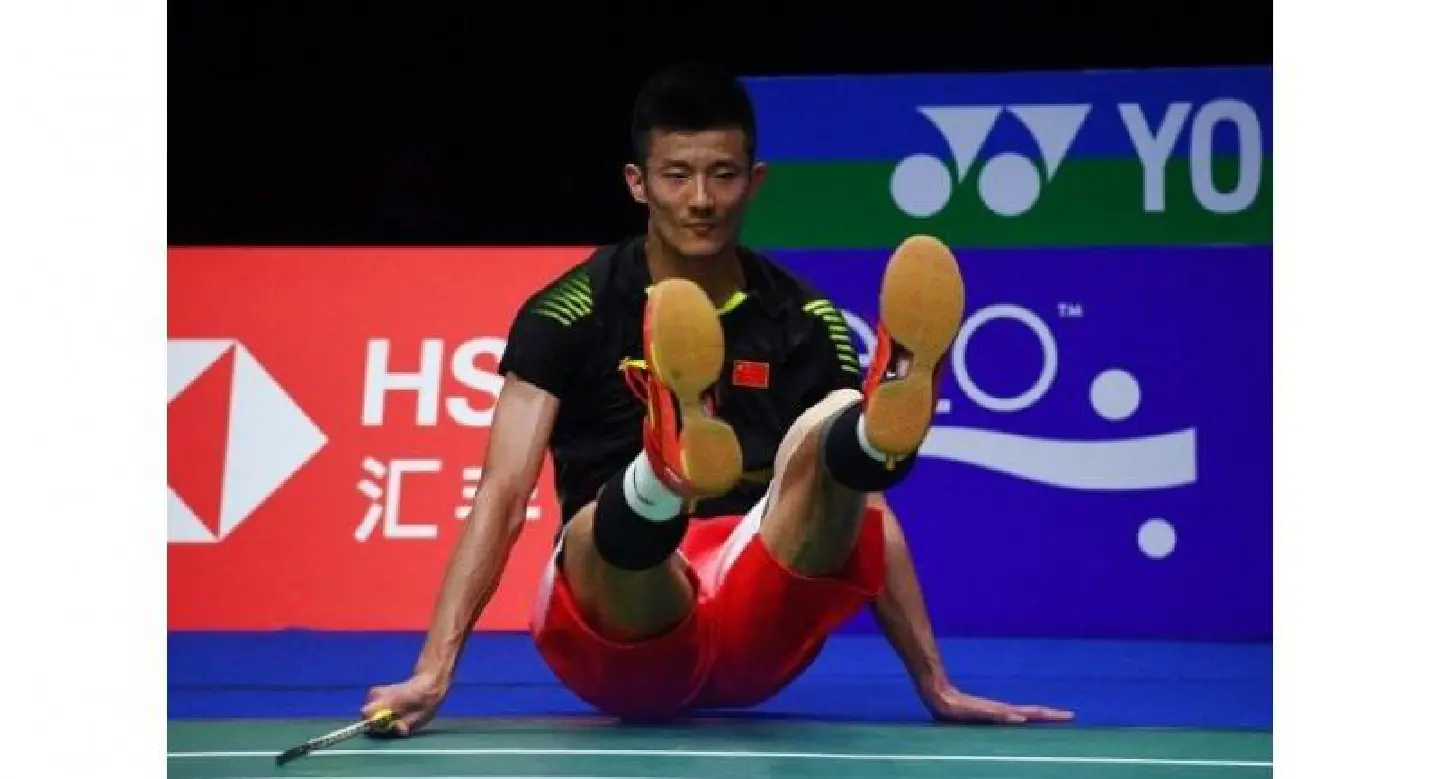 Holder Axelsen beaten in World Championship quarter-finals Holder Axelsen beaten in World Championship quarter-finals