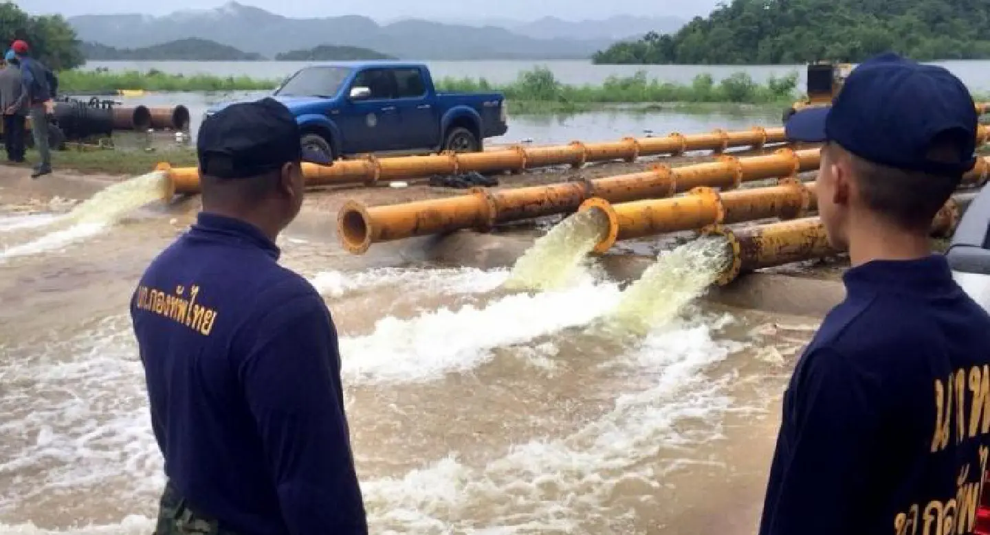 Brimming dams pose severe threat Brimming dams pose severe threat