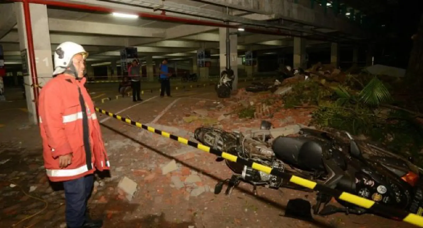 Indonesia quake kills 82, leaves hundreds wounded