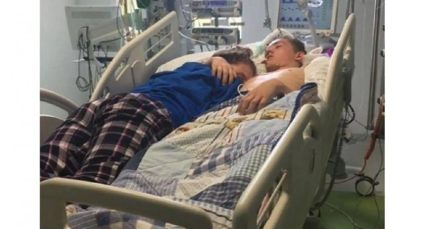 British teen hugs dying boyfriend as his life support is turned off British teen hugs dying boyfriend as his life support is turned off
