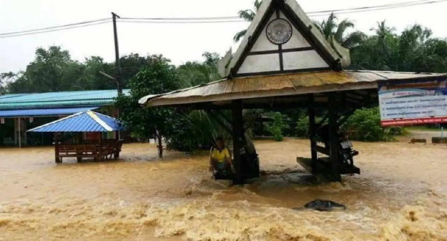 Help rushed to 400 families of flood victims in Ranong Help rushed to 400 families of flood victims in Ranong
