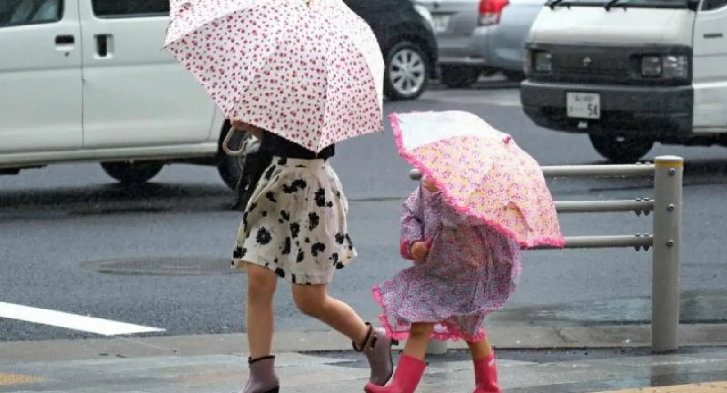 Strong typhoon churns towards Japan Strong typhoon churns towards Japan