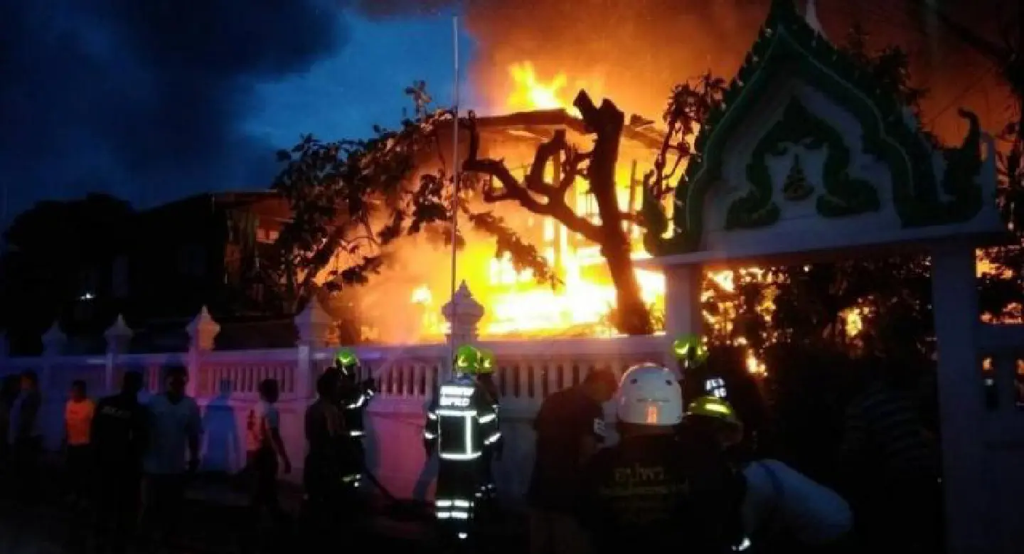 16 houses burned down in Bangkok community 16 houses burned down in Bangkok community