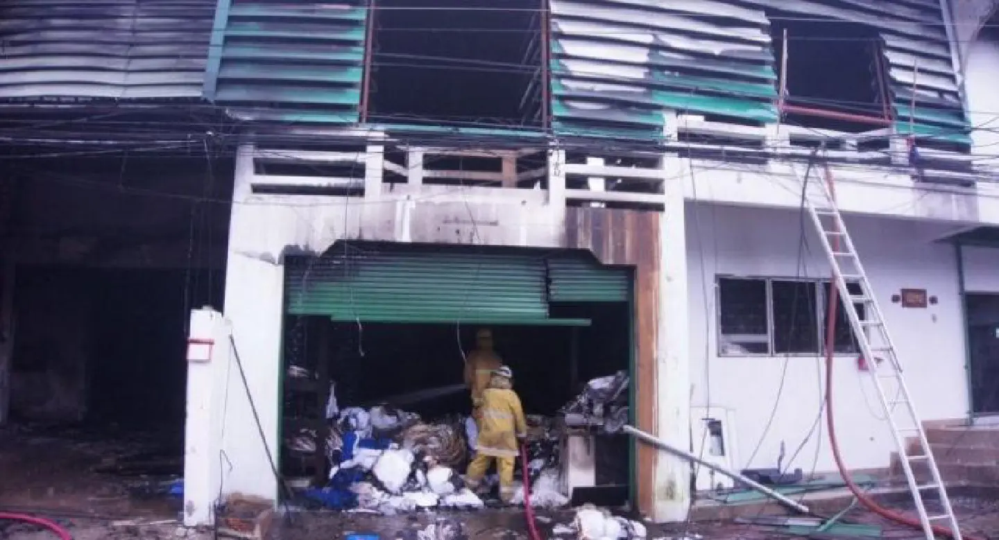 Dreams up in smoke as fire razes Phuket mattress factory Dreams up in smoke as fire razes Phuket mattress factory