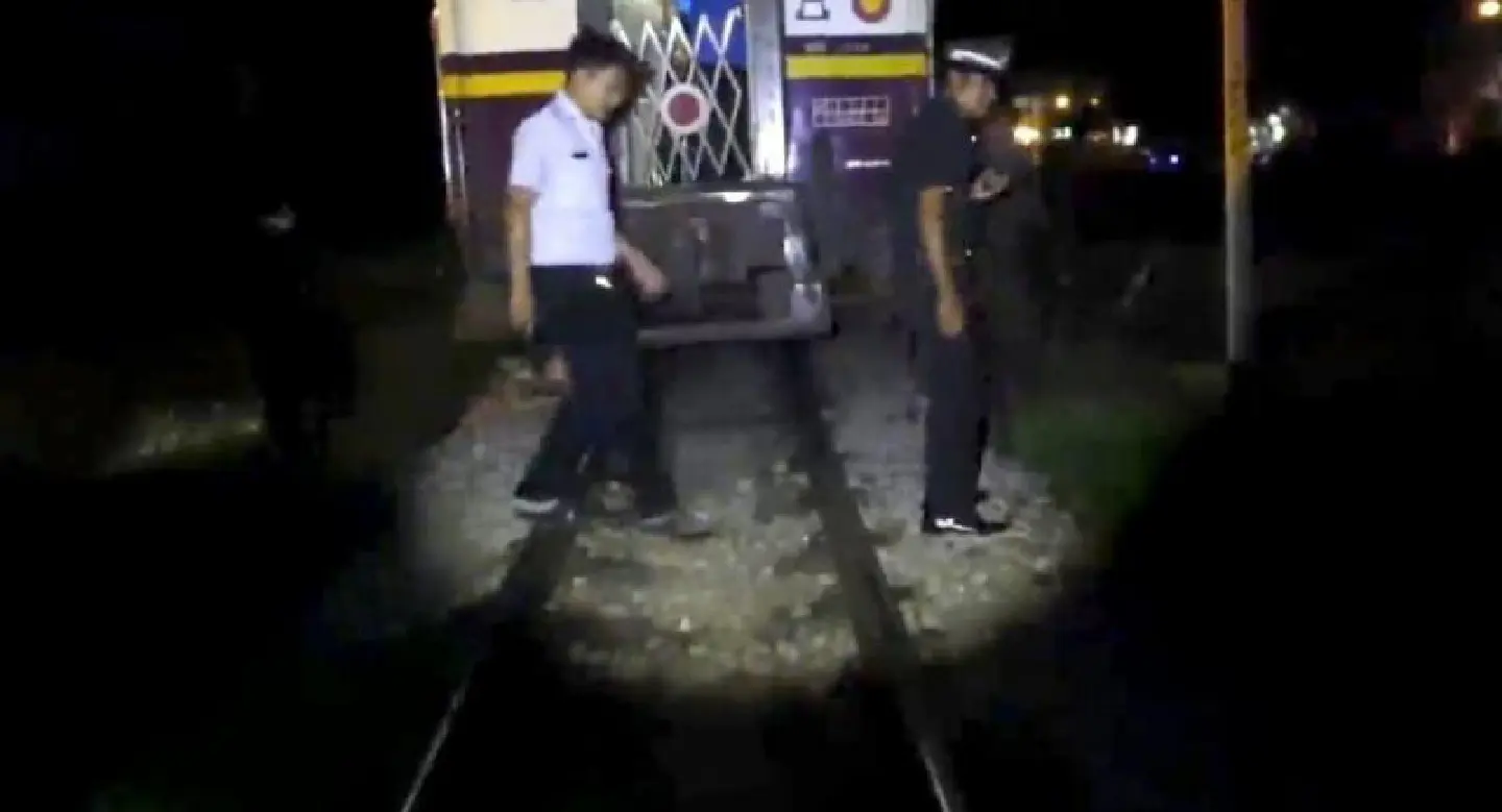 Homeless man hit, injured by train in Chumphon Homeless man hit, injured by train in Chumphon