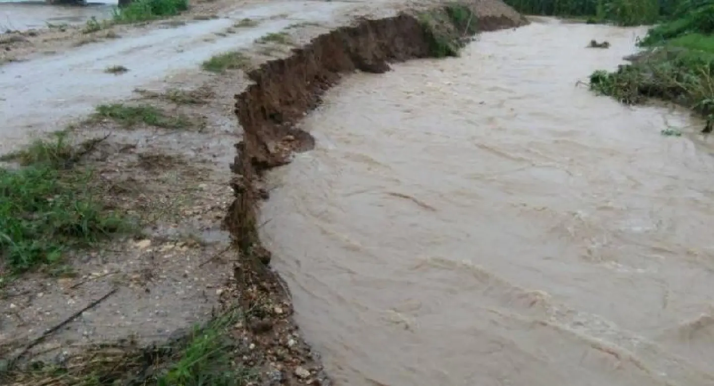 Roads unusable as three Lampang villages hit by flash floods Roads unusable as three Lampang villages hit by flash floods