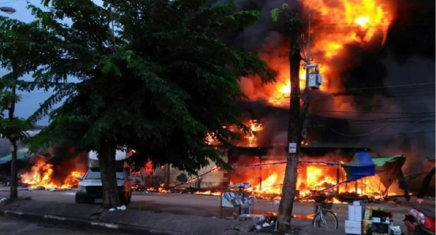 Fire guts Sa Kaew border market Fire guts Sa Kaew border market
