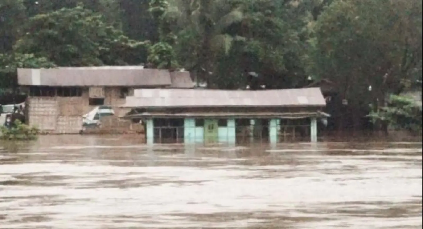 Residents on banks of Moei River brace for floods