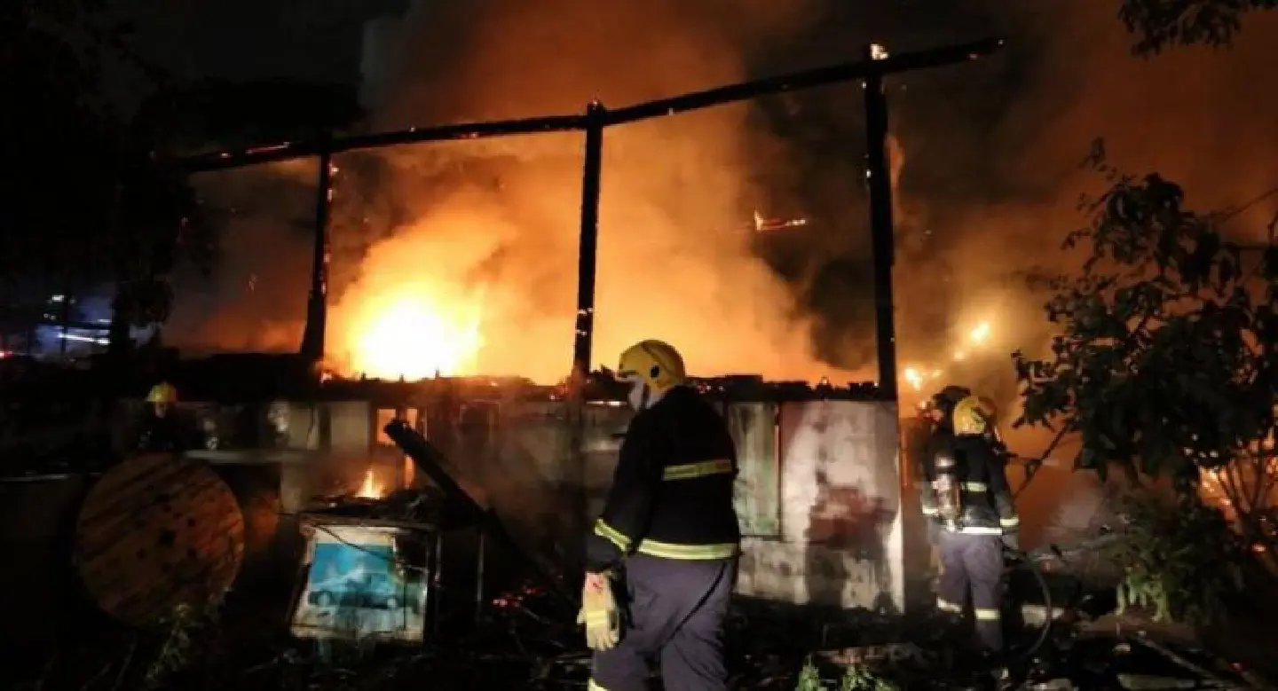 Blaze destroys living quarters of Sports Authority officials in Bangkok Blaze destroys living quarters of Sports Authority officials in Bangkok