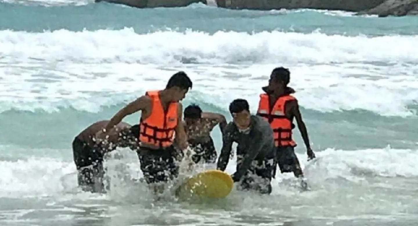 Chinese tourist drowns in Phuket's Chinese tourist drowns in Phuket's