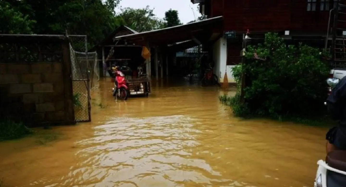 Two Chiang Rai districts swamped by flash floods Two Chiang Rai districts swamped by flash floods