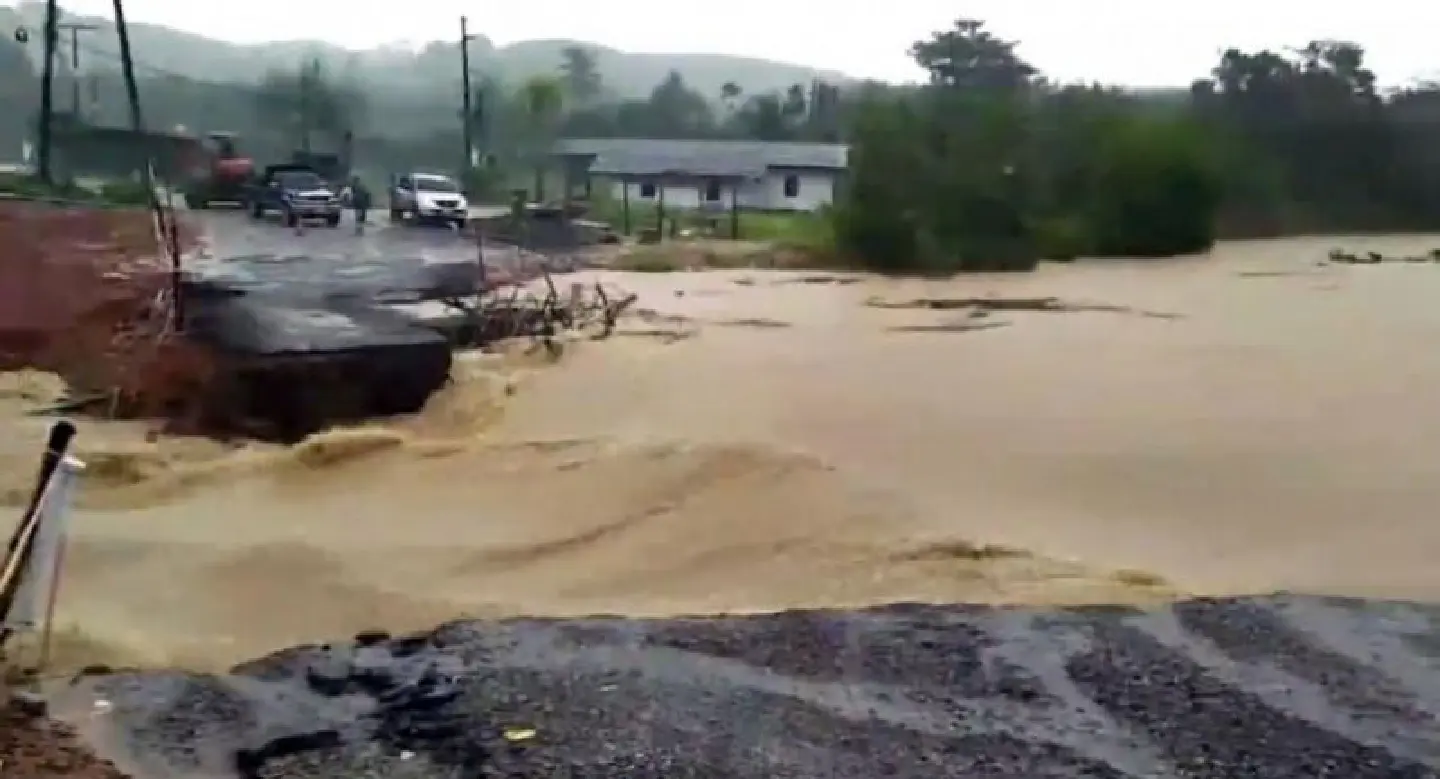 Landslides, flash floods hit Phang Nga Landslides, flash floods hit Phang Nga