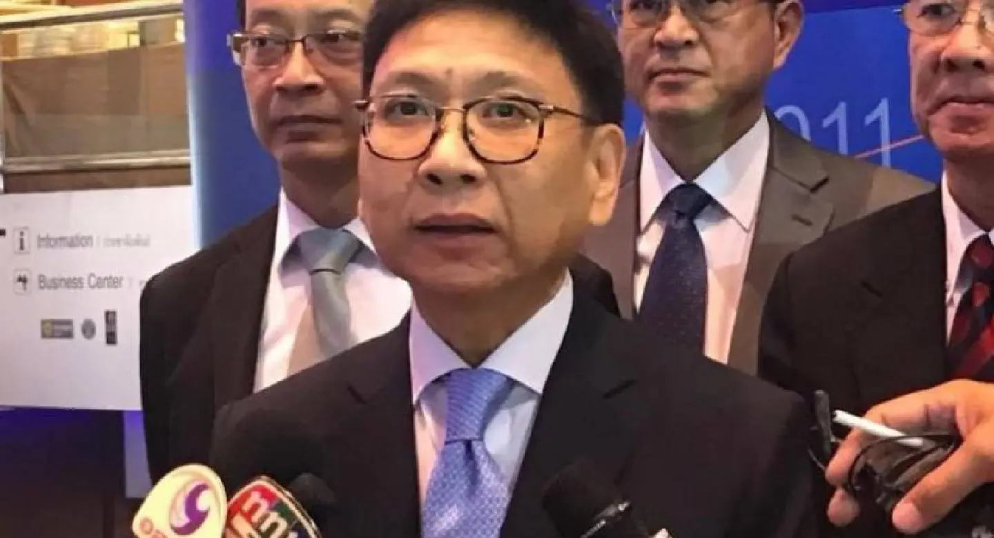 Tax boss targets online shopping Tax boss targets online shopping