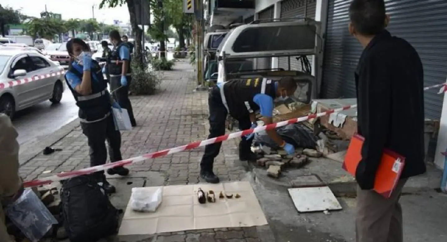 Thai father kills son on Bangkok road Thai father kills son on Bangkok road