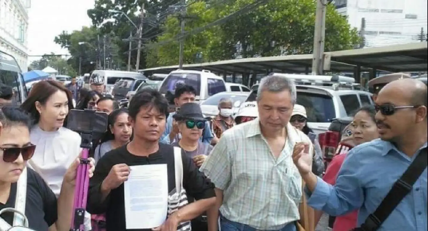 2009 crackdown victim petitions Prawit over seized land 2009 crackdown victim petitions Prawit over seized land