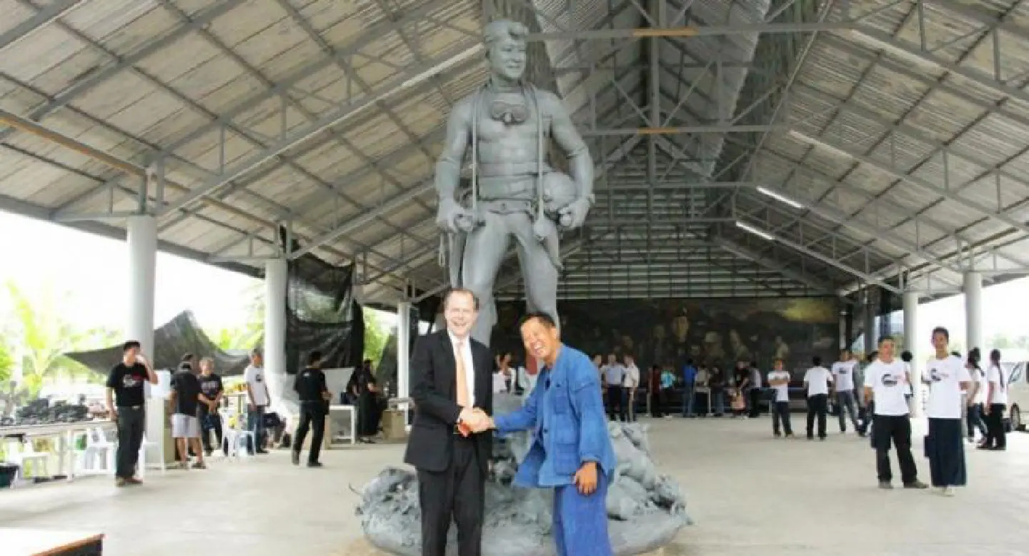 US Ambassador visits Chiang Rai, thanks locals for care of US team members during Mu Pa rescue opera