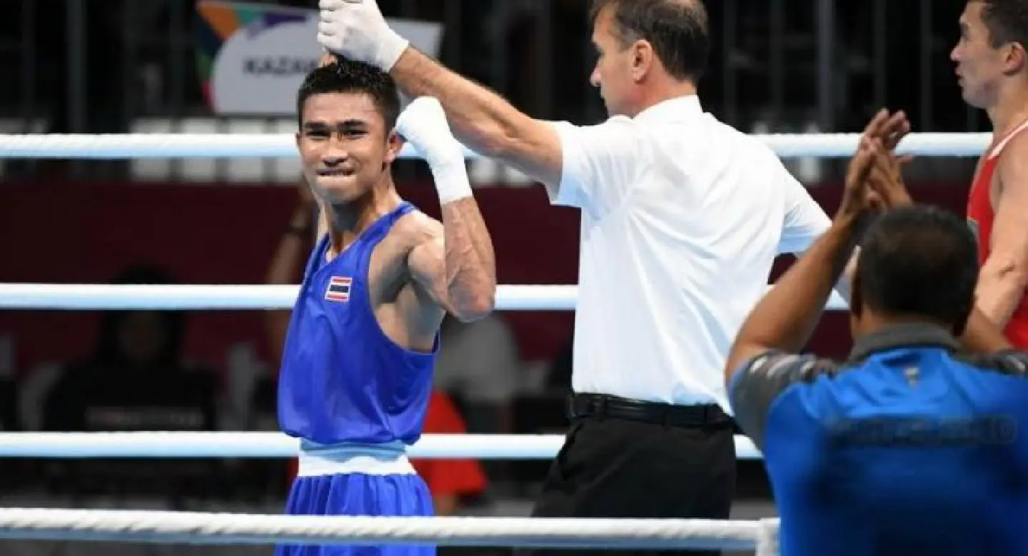 Chatchai downs world champion to reach boxing quarters
