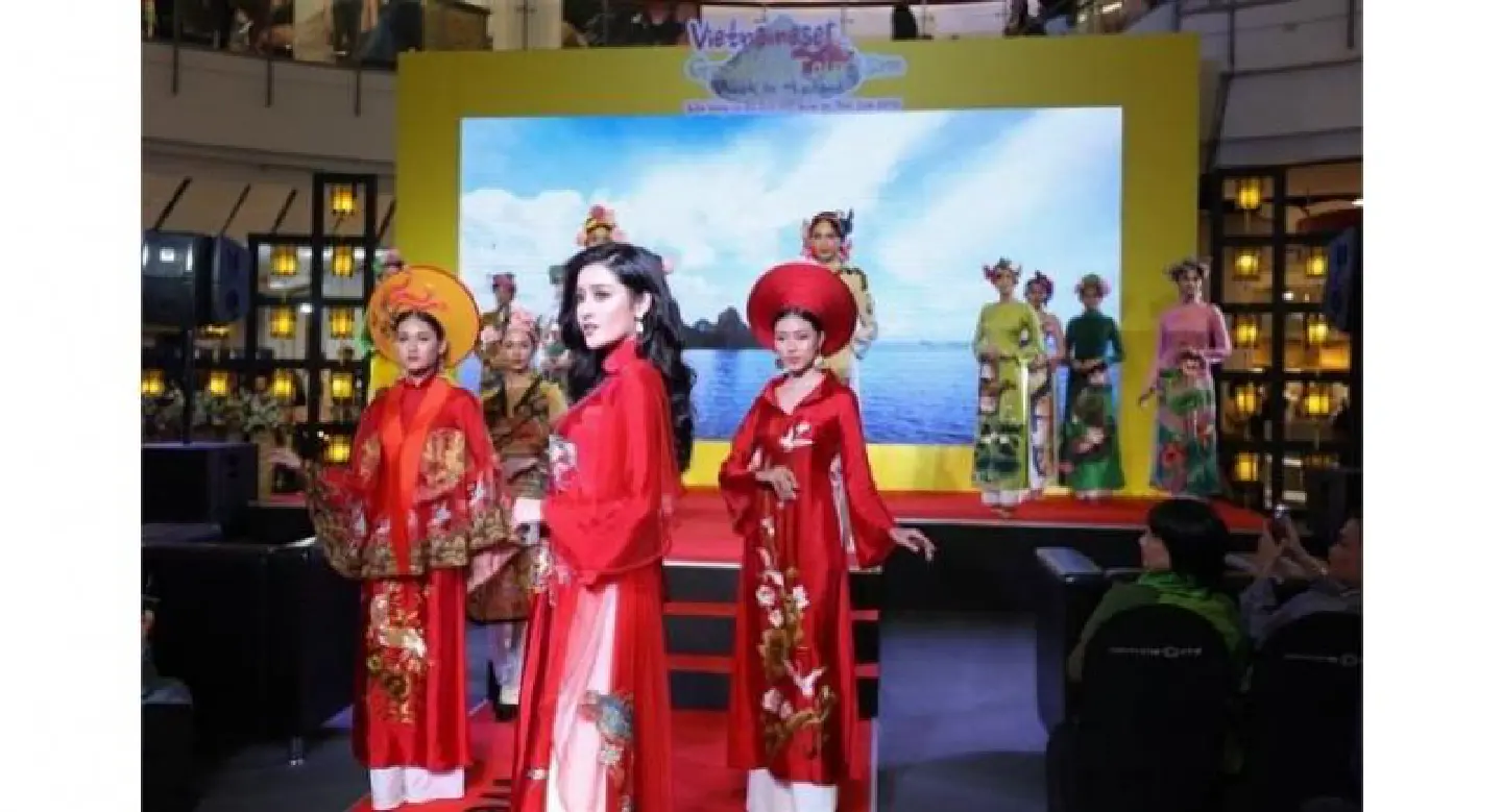 Vietnamese ao dai fashion show wraps up Vietnam exhibition in Bangkok Vietnamese ao dai fashion show wraps up Vietnam exhibition in Bangkok