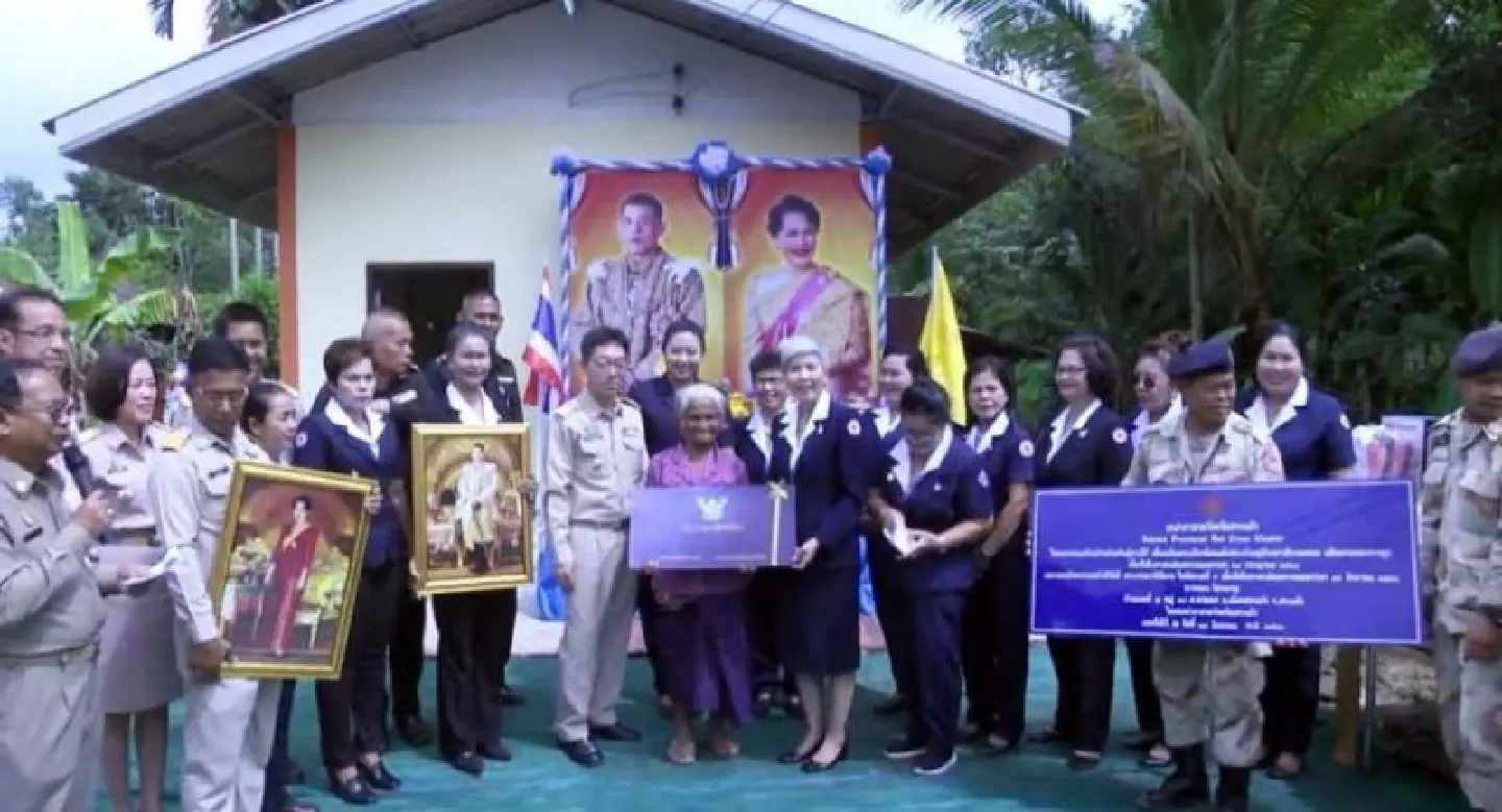 Sa Kaew Red Cross hands three houses to poor villagers Sa Kaew Red Cross hands three houses to poor villagers