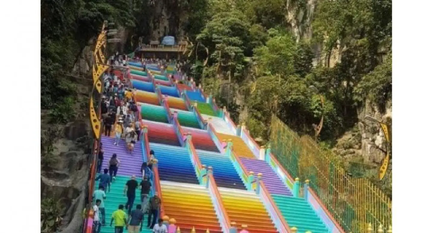 Paint job on staircase of Malaysia's Batu Caves Temple may be illegal