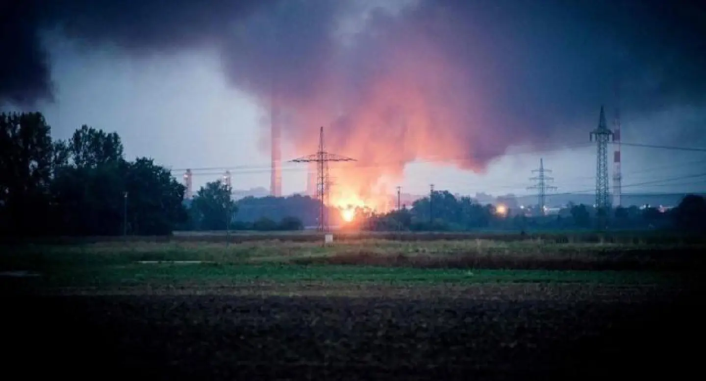 Eight hurt in blast, blaze at German refinery: police
