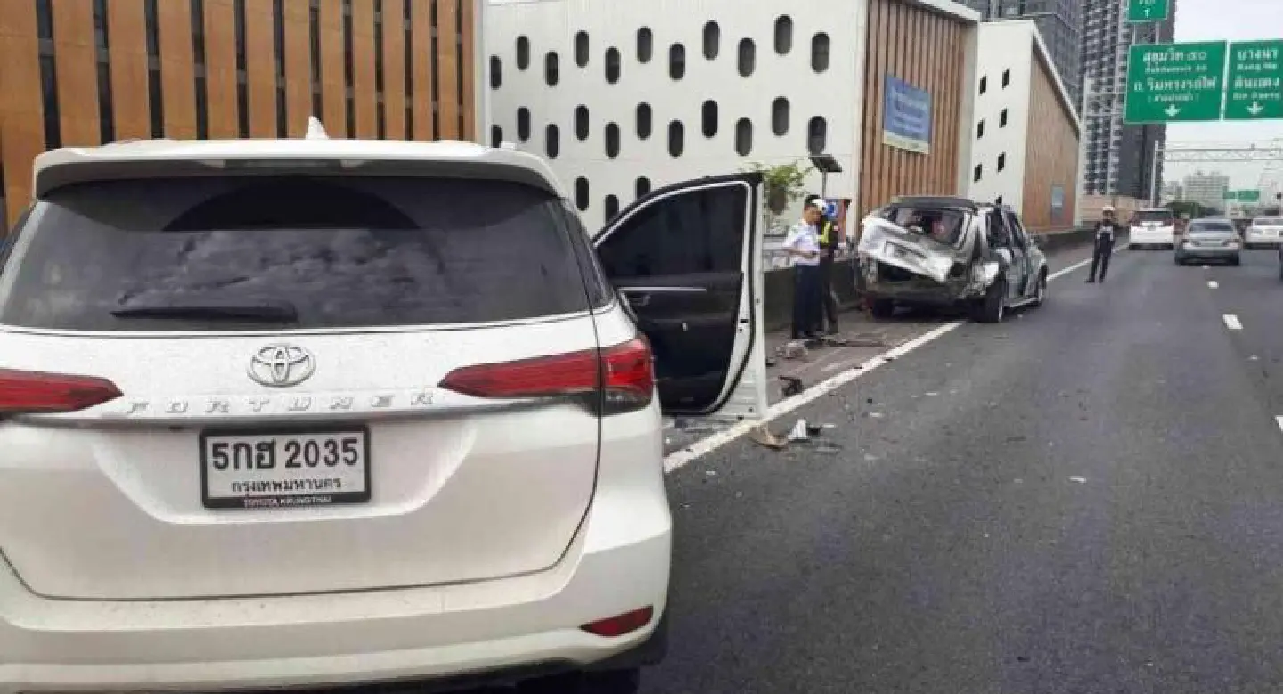 Woman driver killed by another vehicle while waiting for help on expressway