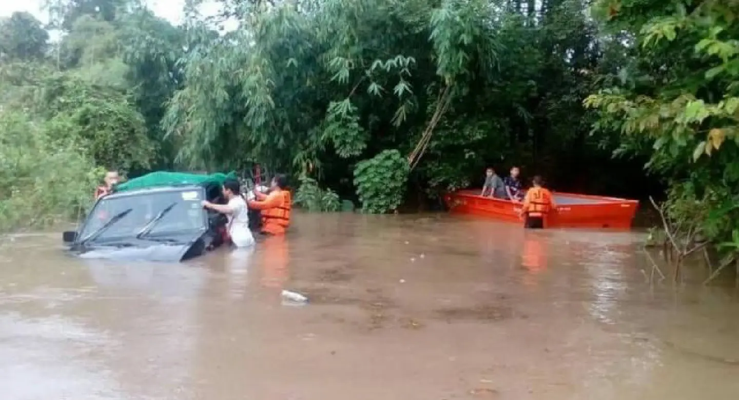 Mountain run-off hits villages in Prachin Buri Mountain run-off hits villages in Prachin Buri