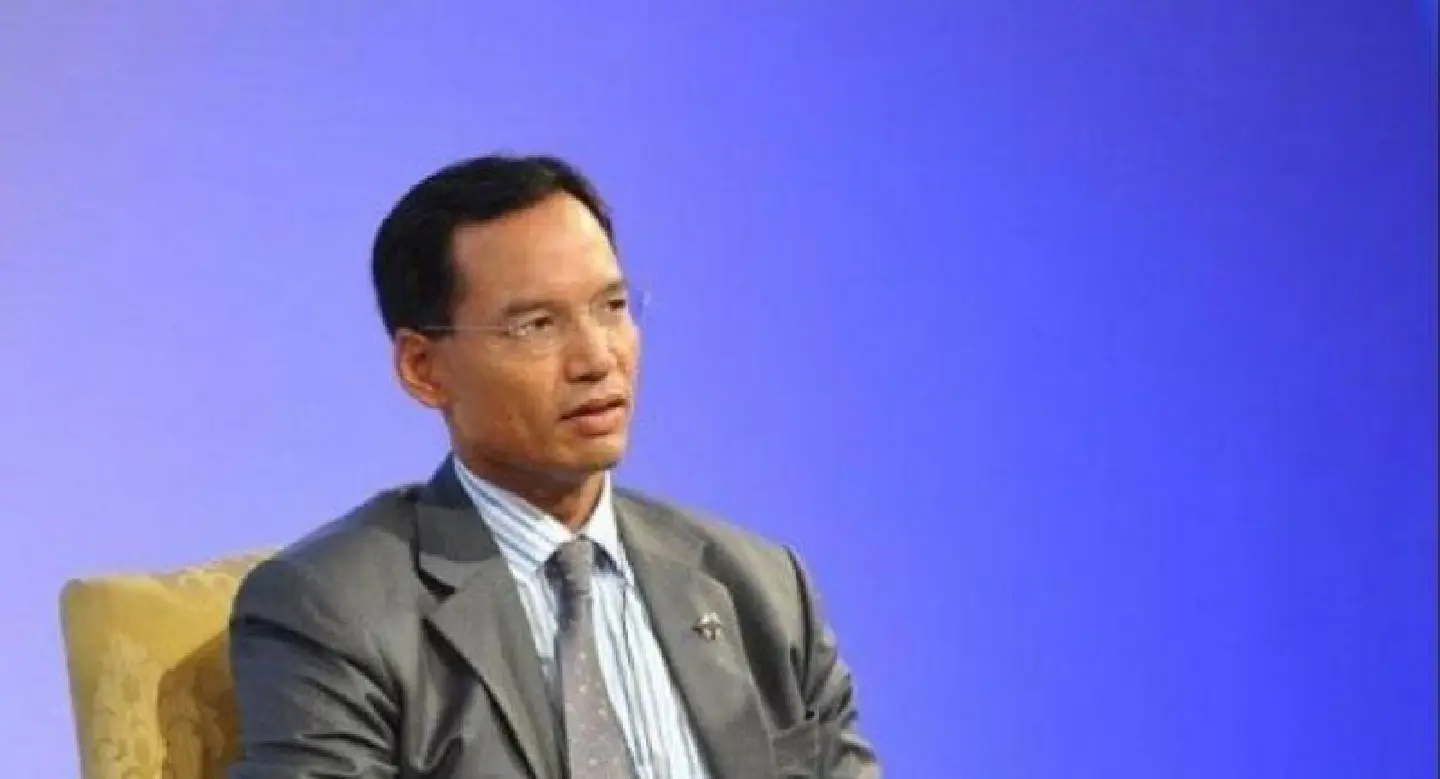 Economists back Korn in row over PTT acquisition plan Economists back Korn in row over PTT acquisition plan