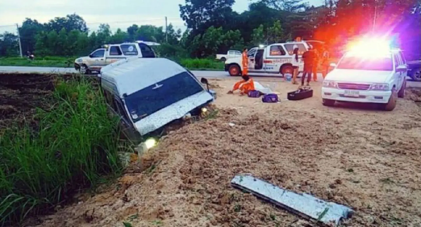 One killed, eight injured in Korat van accident One killed, eight injured in Korat van accident