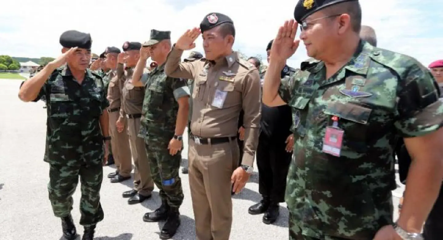 Outgoing and new Army chiefs visit Pattani Outgoing and new Army chiefs visit Pattani