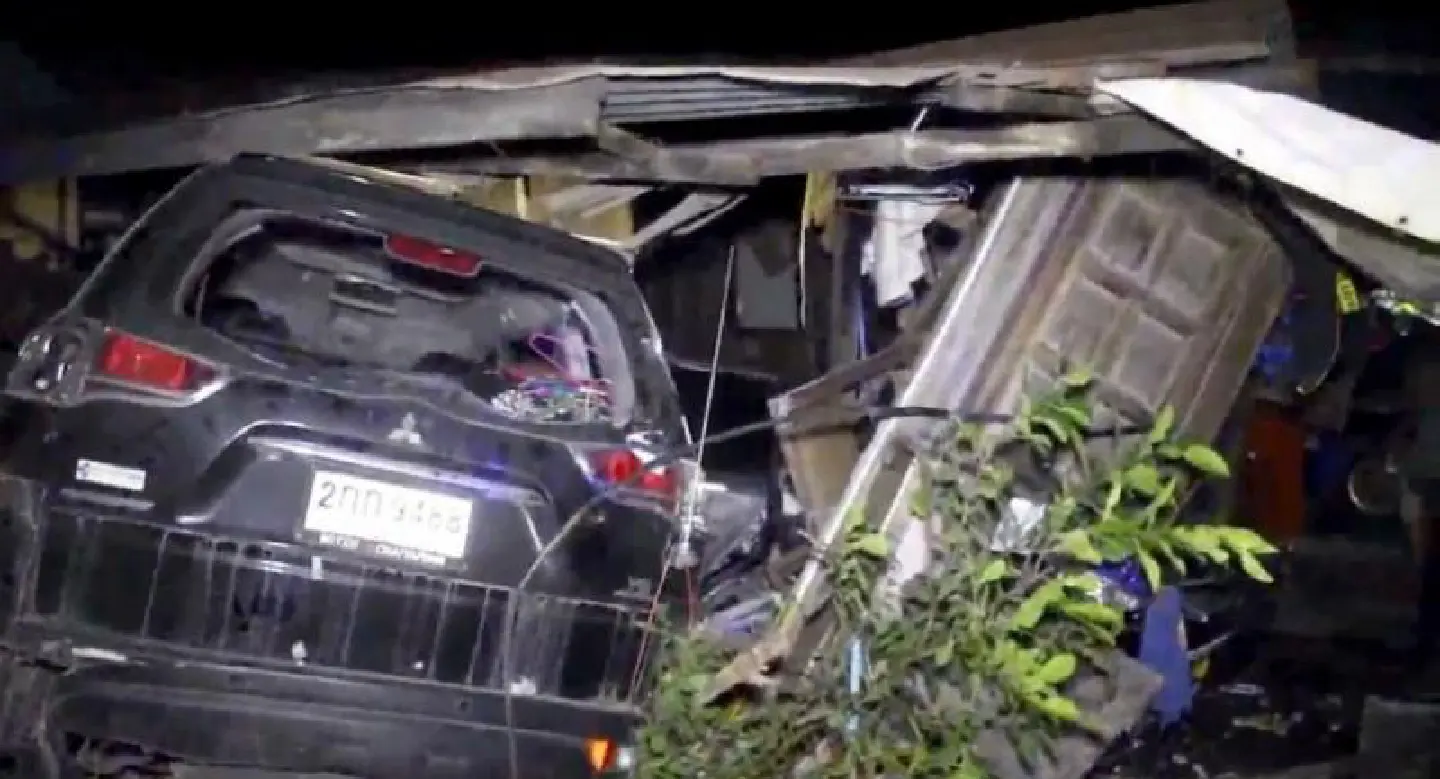 One killed, 10 injured as SUV demolishes Pathum Thani house One killed, 10 injured as SUV demolishes Pathum Thani house