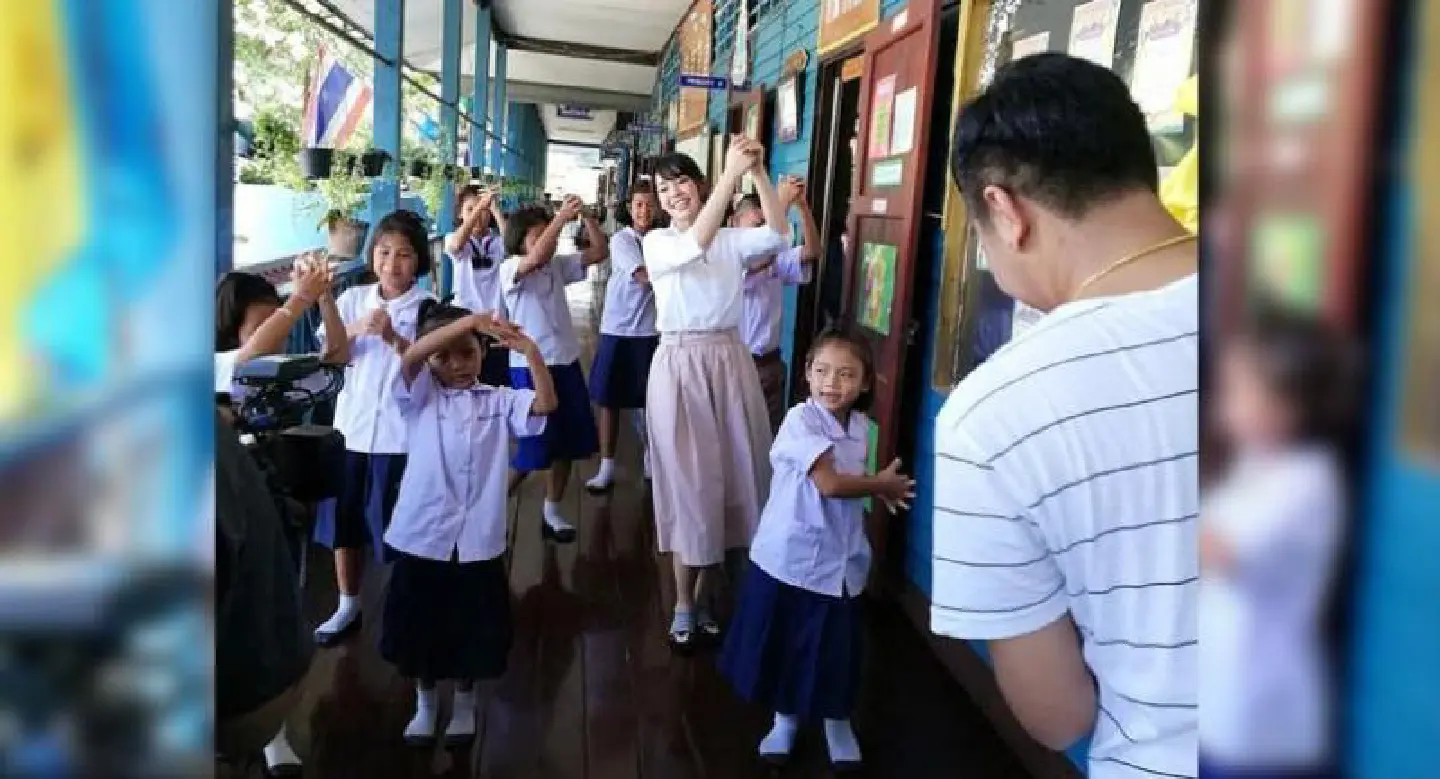 Young pop idol under fire for hosting govt publicity show