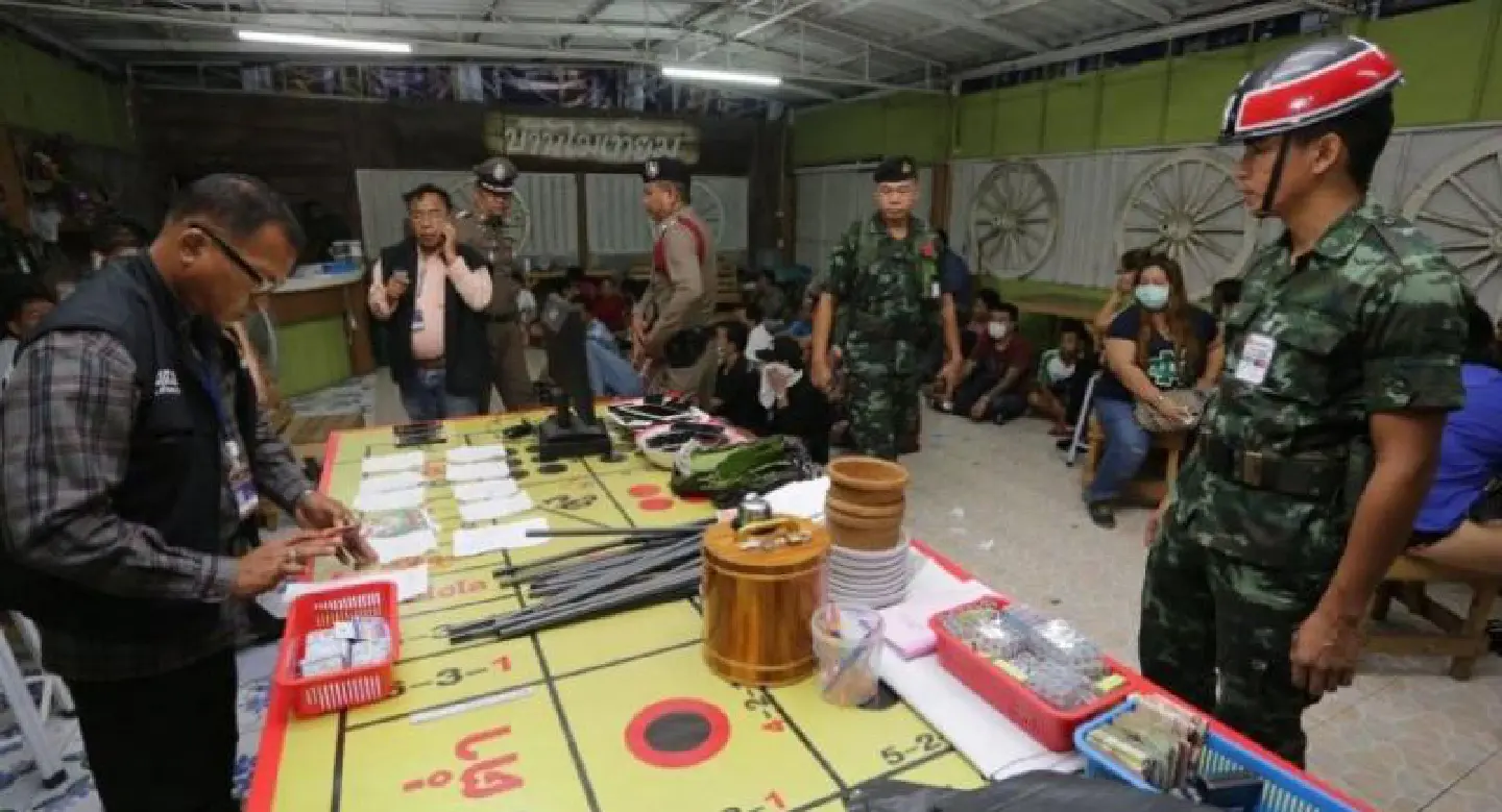 Police, troops double down on Bangkok dicing den, net 47 gamblers Police, troops double down on Bangkok dicing den, net 47 gamblers