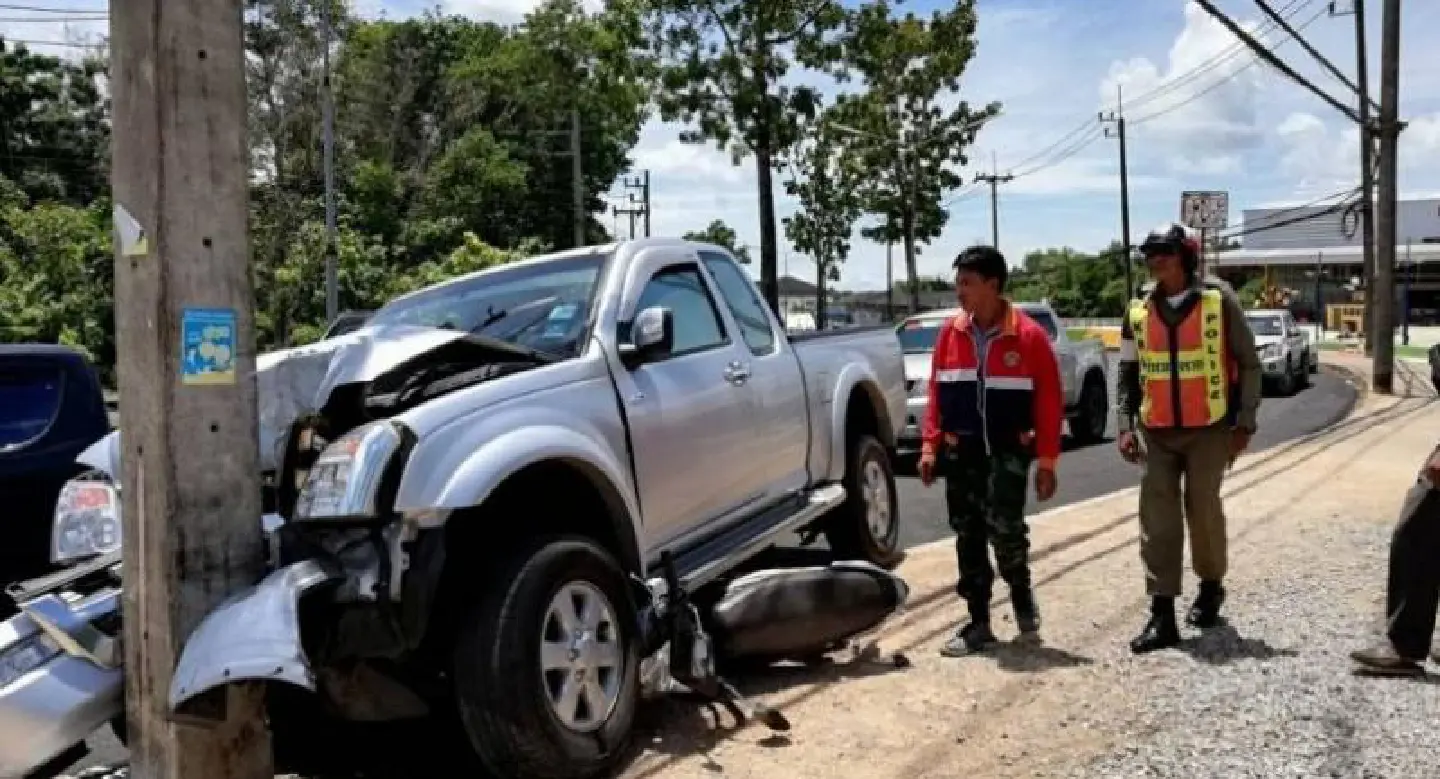 Driver crushes Krabi motorbike Driver crushes Krabi motorbike