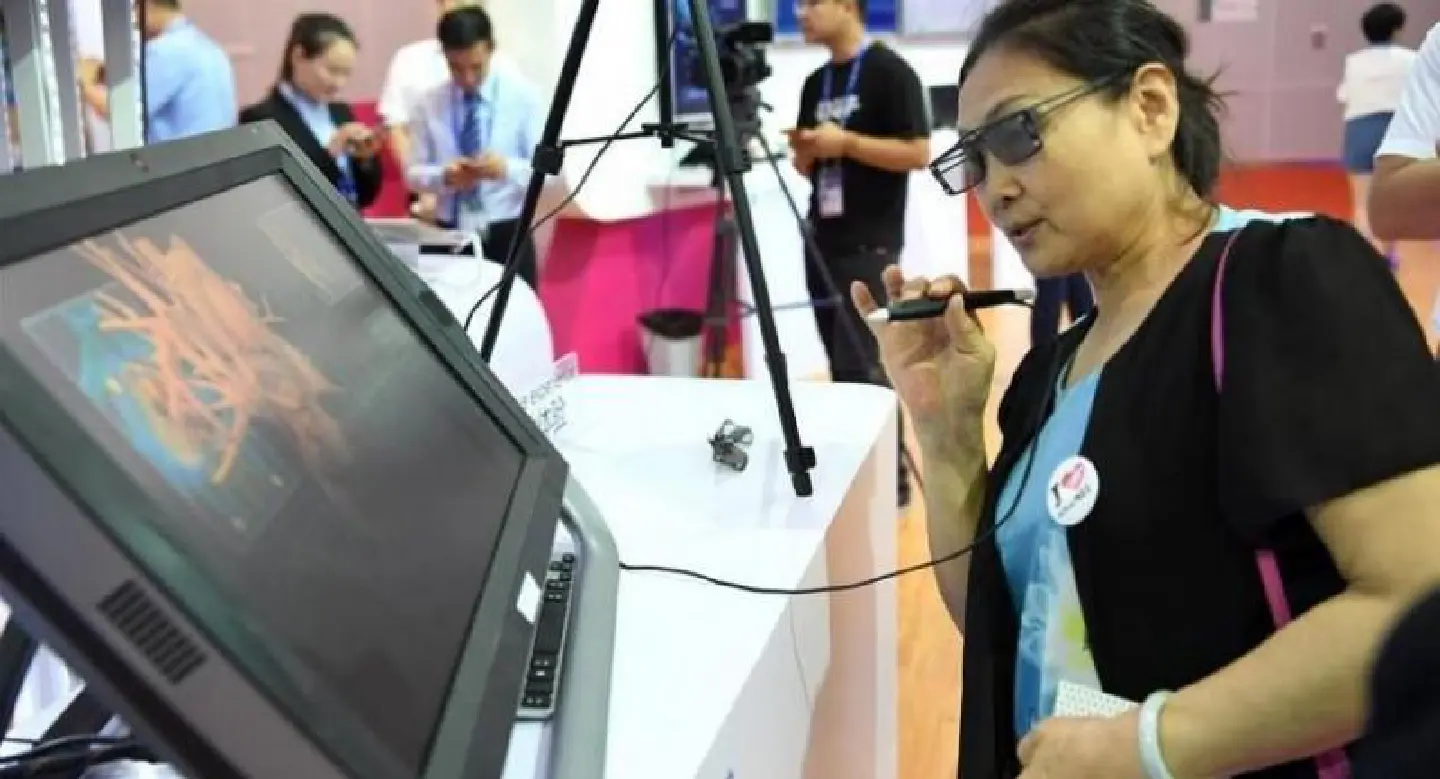 High-tech exhibits attract visitors at 15th China-ASEAN Expo High-tech exhibits attract visitors at 15th China-ASEAN Expo