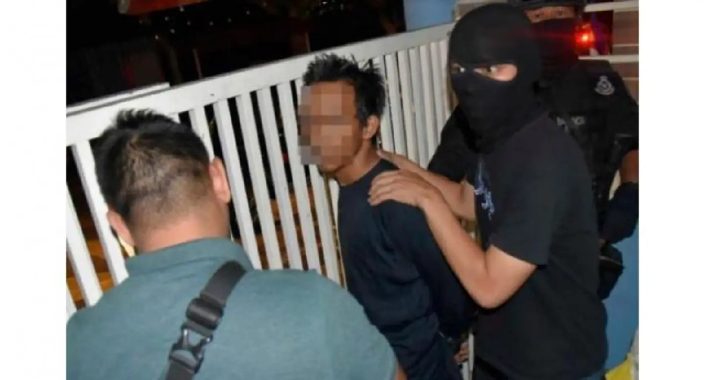 10 arrested over terror links in Malaysia's seven-state swoop 10 arrested over terror links in Malaysia's seven-state swoop