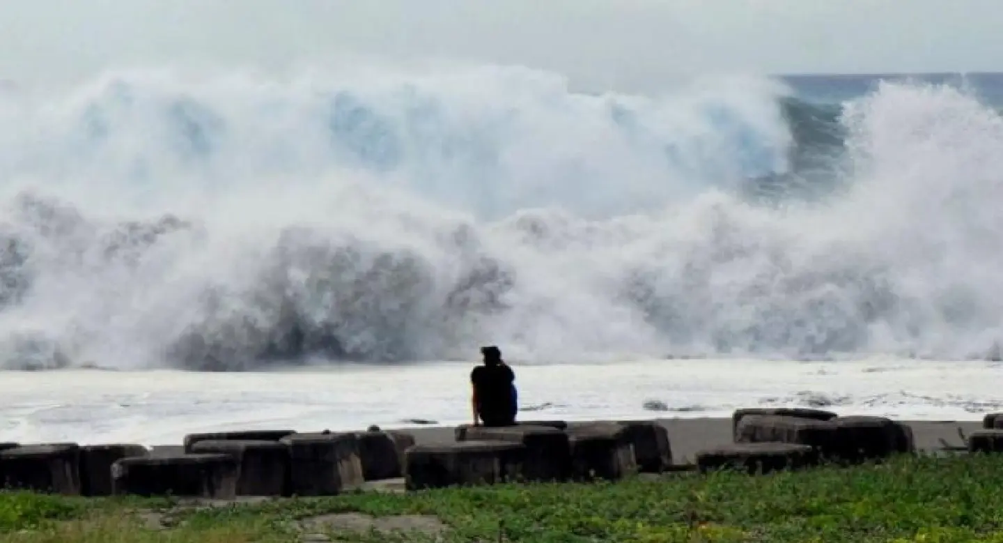 Philippines raises alert as super typhoon hurtles closer Philippines raises alert as super typhoon hurtles closer
