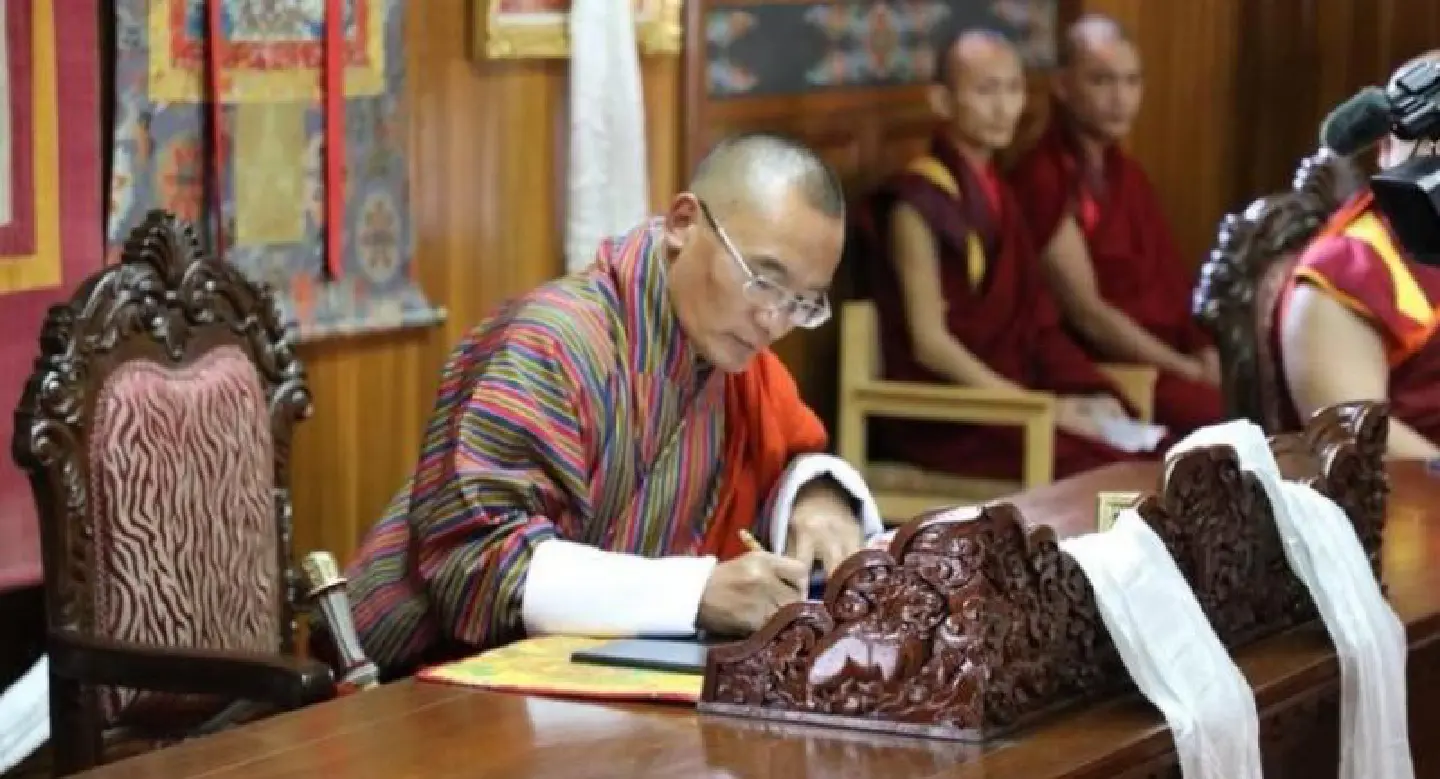 Bhutan's ruling party defeated in first round of polls
