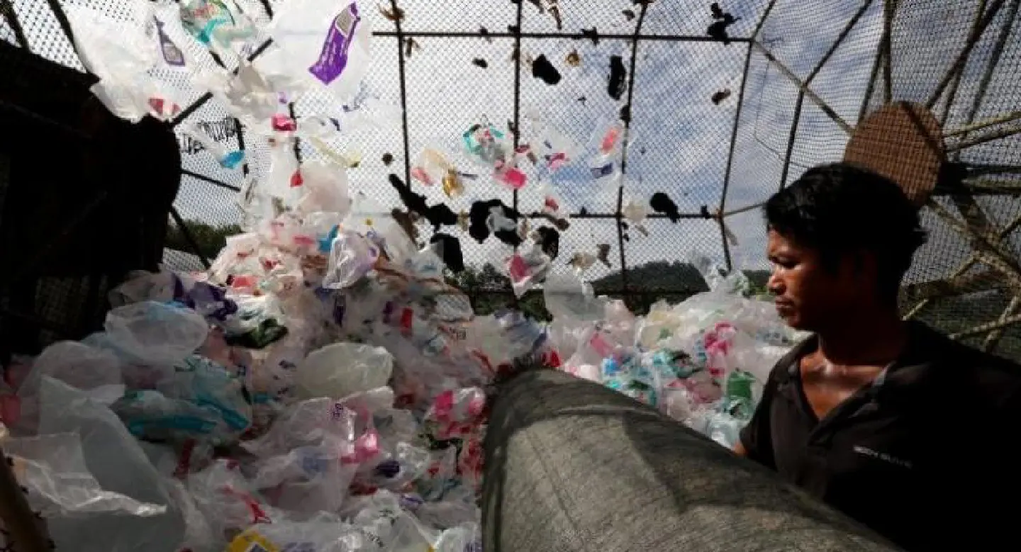 Plastic – a toxic love story Plastic – a toxic love story