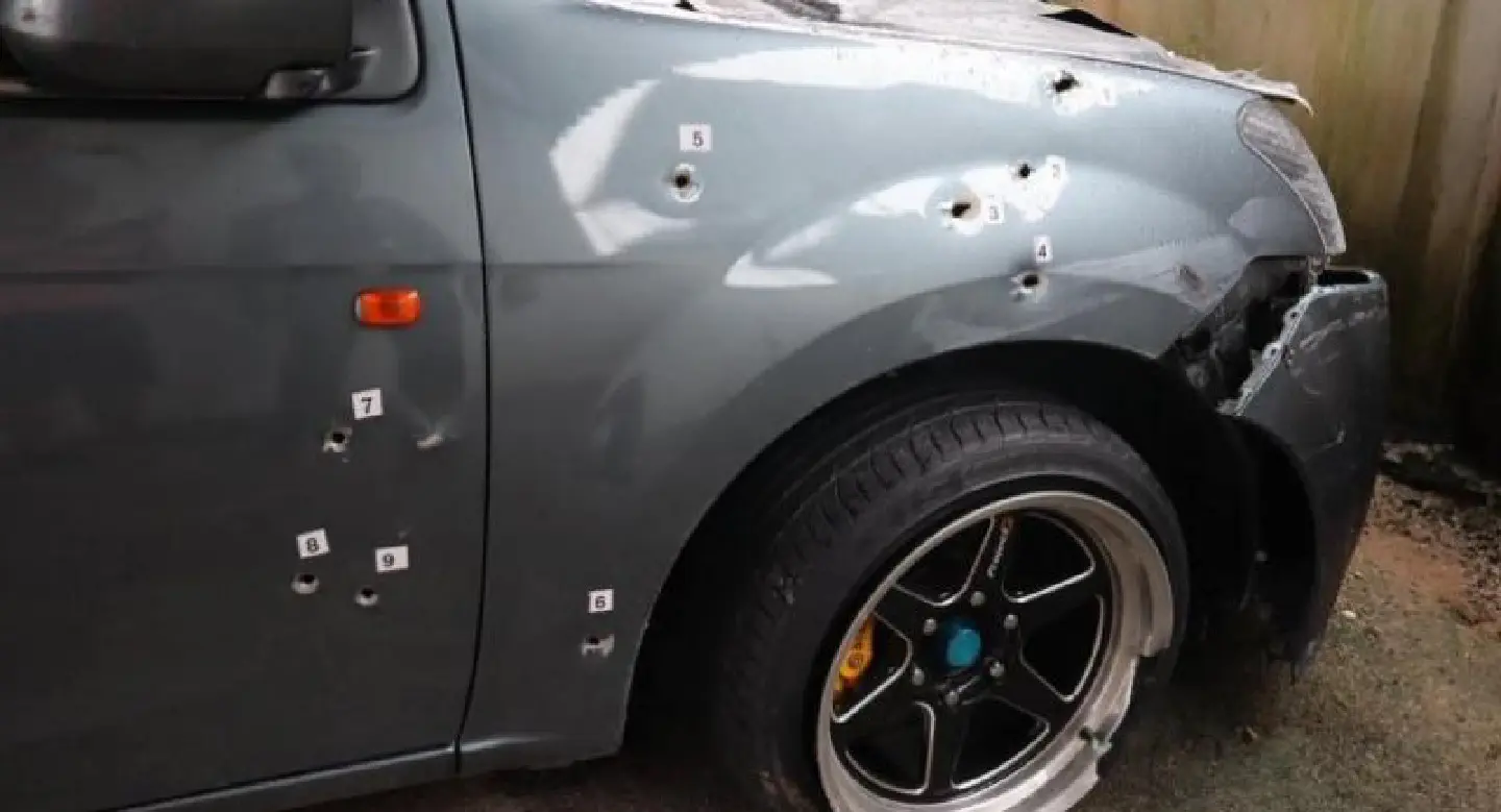 Man shot dead after breaking through checkpoint, threatening to shoot at police Man shot dead after breaking through checkpoint, threatening to shoot at police